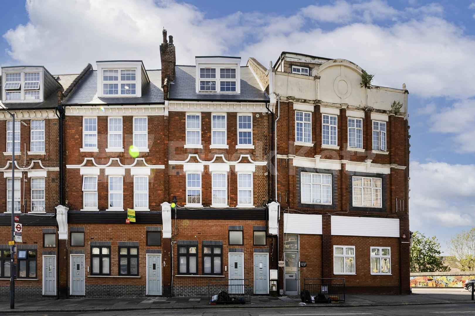 A well-presented two-bedroom property available to rent on Burnley Road, Dollis Hill Burnley Road, Dollis Hill, NW10 (Inclusive of gas and water),  London
