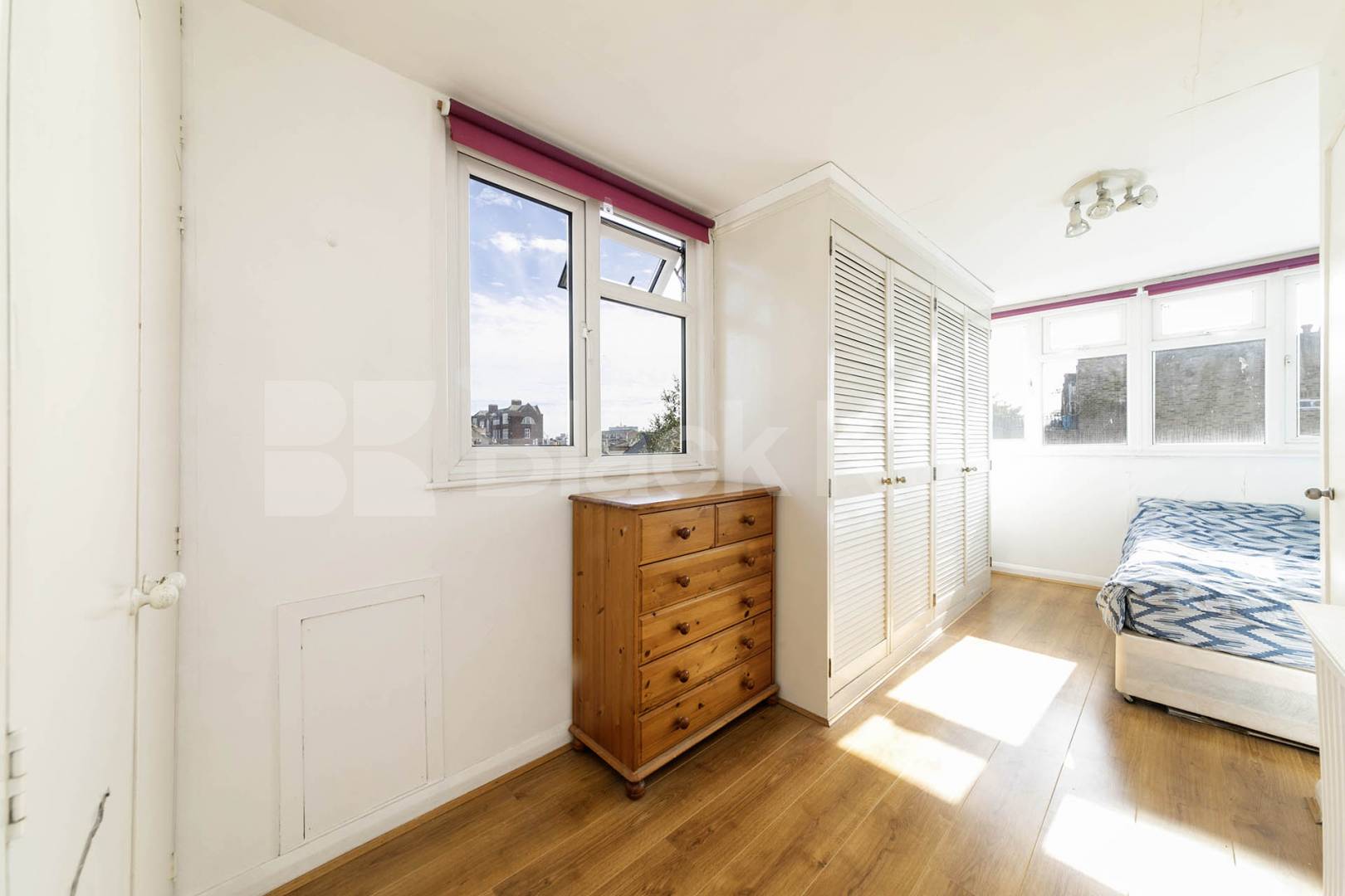 A well-presented one bedroom split-level property to rent on Thornfield Road, W12, available from the start of December Thornfield Road, London, W12,  London