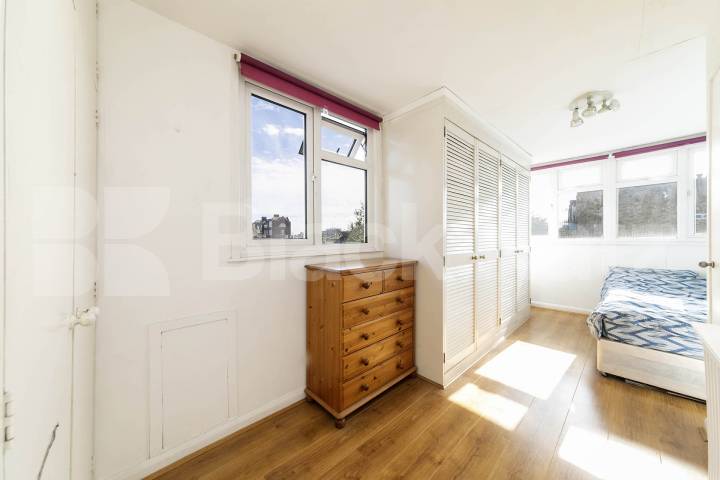 A well-presented one bedroom split-level property to rent on Thornfield Road, W12, available from the start of December Thornfield Road, London, W12,  London