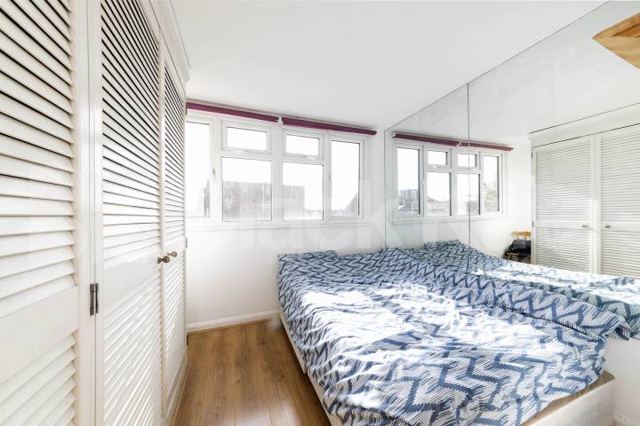 A well-presented one bedroom split-level property to rent on Thornfield Road, W12, available from the start of December Thornfield Road, London, W12,  London