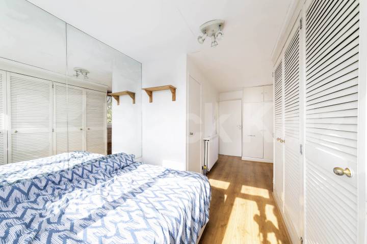 A well-presented one bedroom split-level property to rent on Thornfield Road, W12, available from the start of December Thornfield Road, London, W12,  London