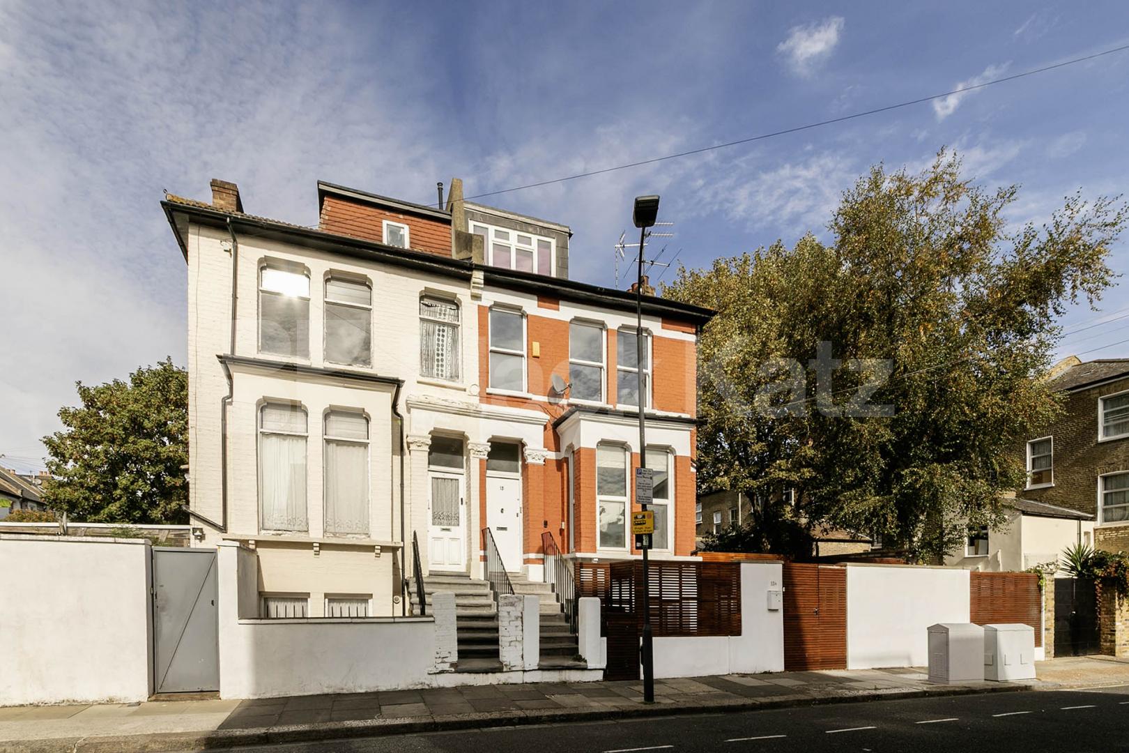 A well-presented one bedroom split-level property to rent on Thornfield Road, W12, available from the start of December Thornfield Road, London, W12,  London