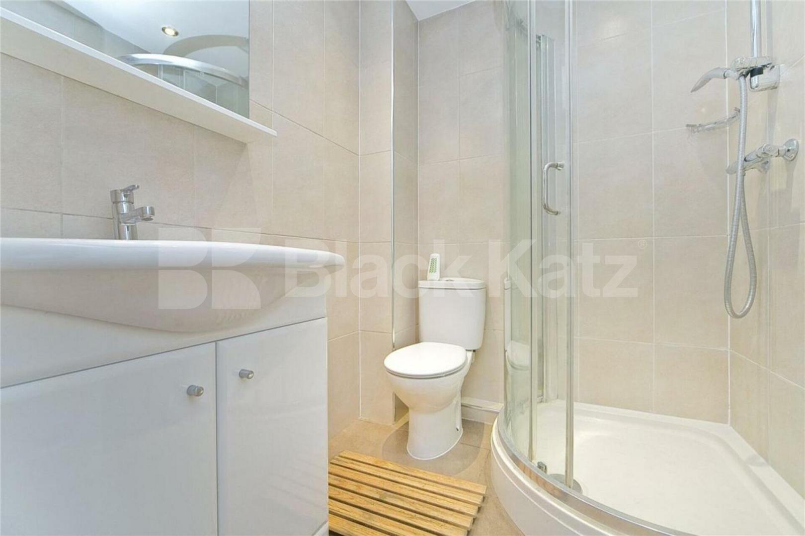 4 double bedrooms wtih 2 bathrooms Inc all bills except council tax Camden Road, Holloway