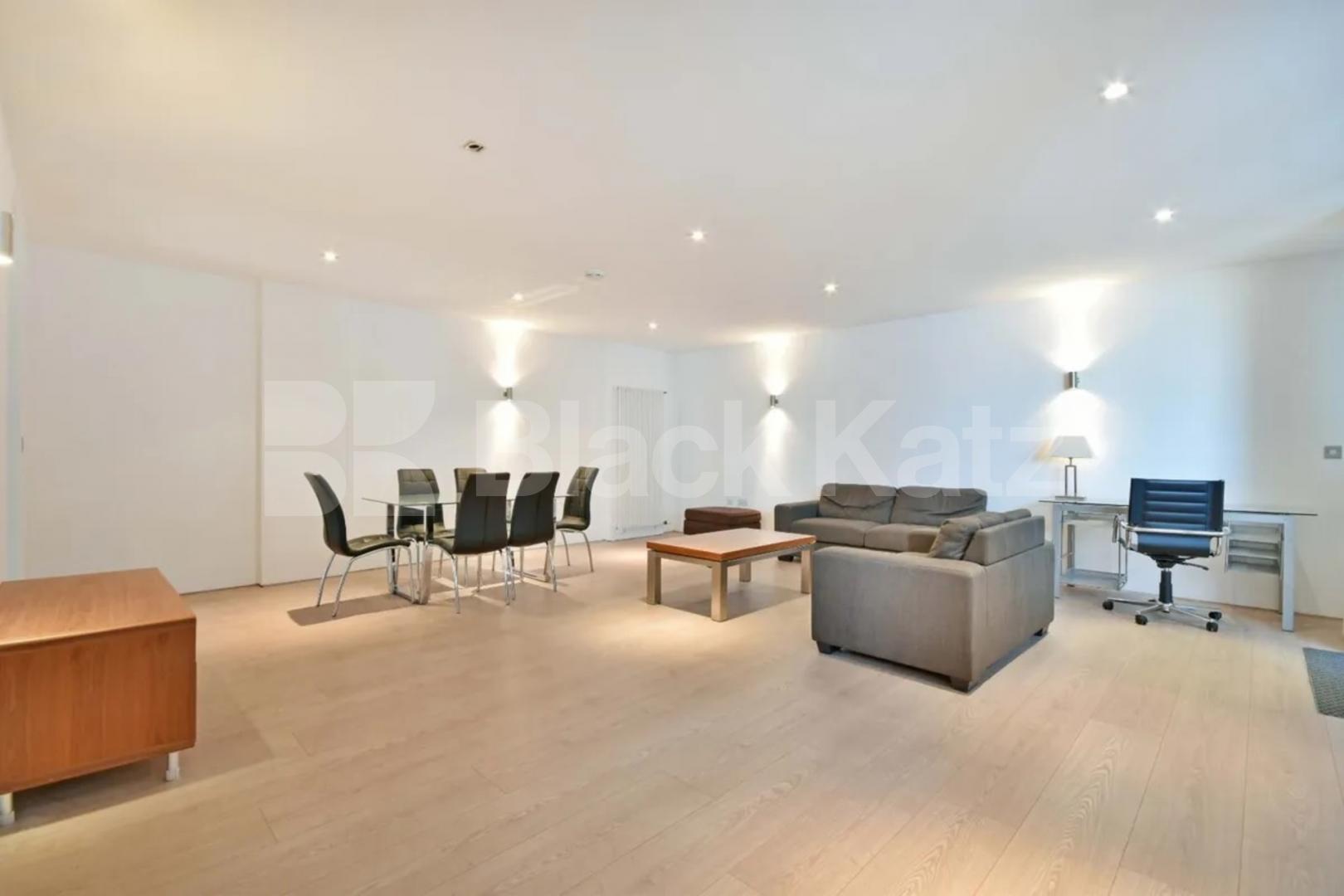 A contemporary 2 apartment in a modern development with entry video system Plumbers Row, Aldgate / Whitechapel 