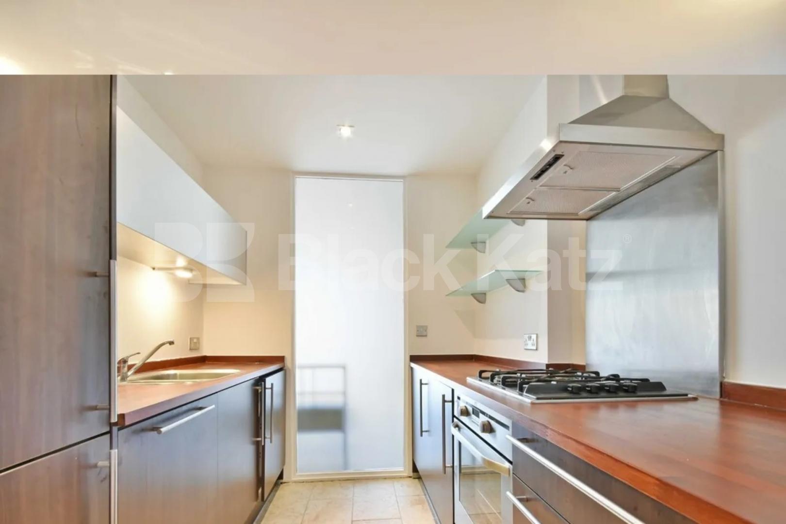 A contemporary 2 apartment in a modern development with entry video system Plumbers Row, Aldgate / Whitechapel 