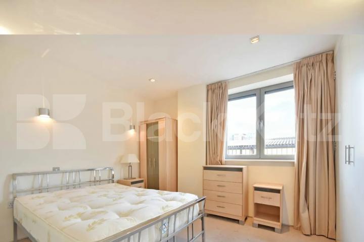 A contemporary 2 apartment in a modern development with entry video system Plumbers Row, Aldgate / Whitechapel 