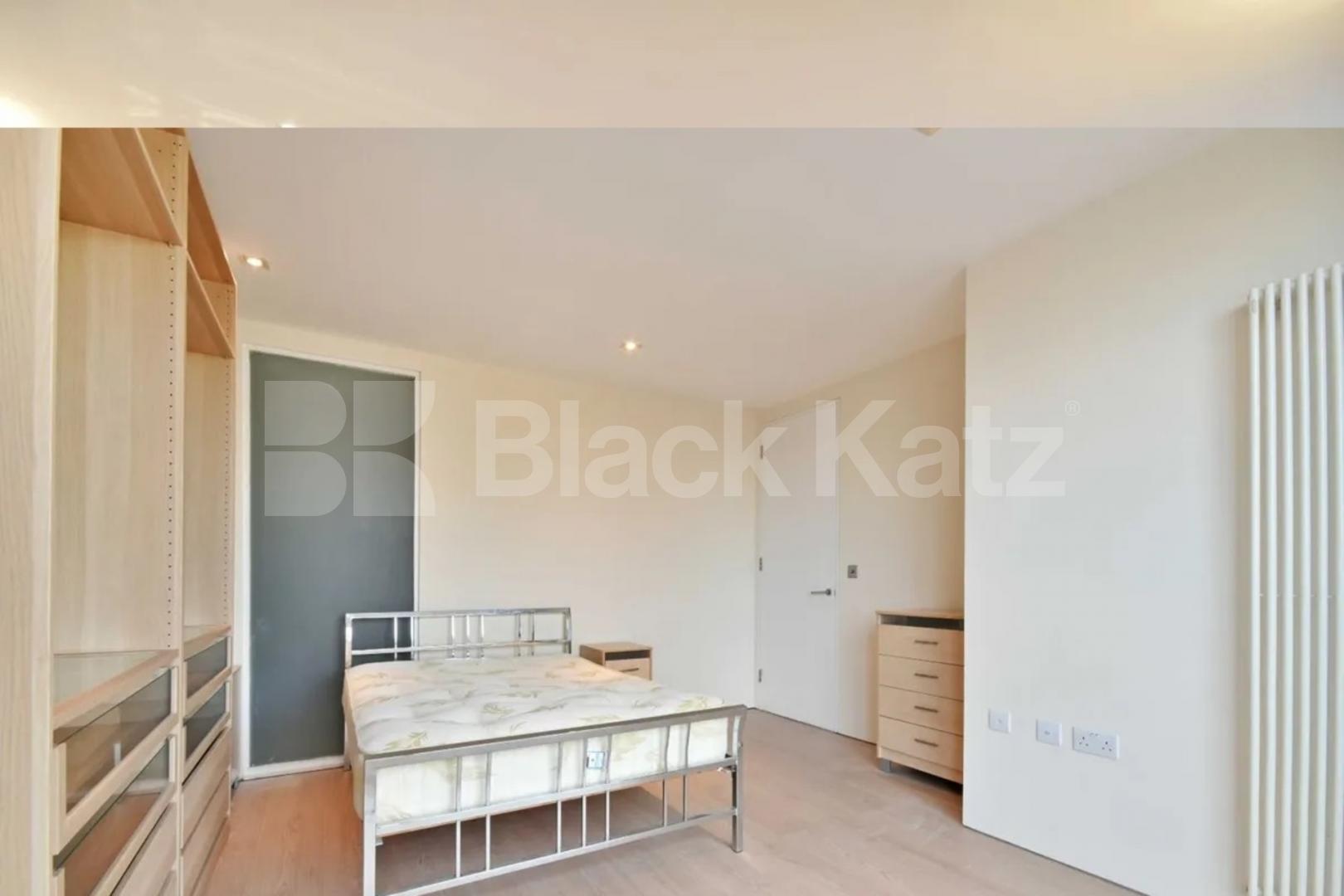 A contemporary 2 apartment in a modern development with entry video system Plumbers Row, Aldgate / Whitechapel 