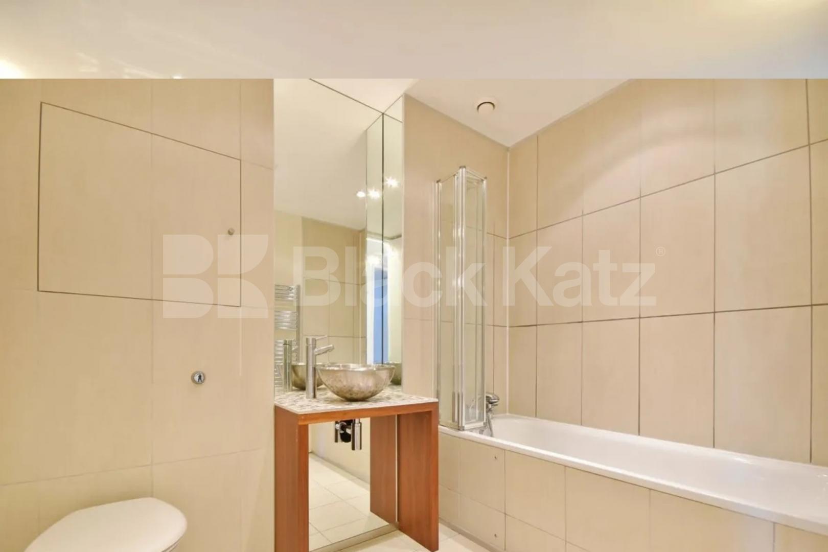 A contemporary 2 apartment in a modern development with entry video system Plumbers Row, Aldgate / Whitechapel 