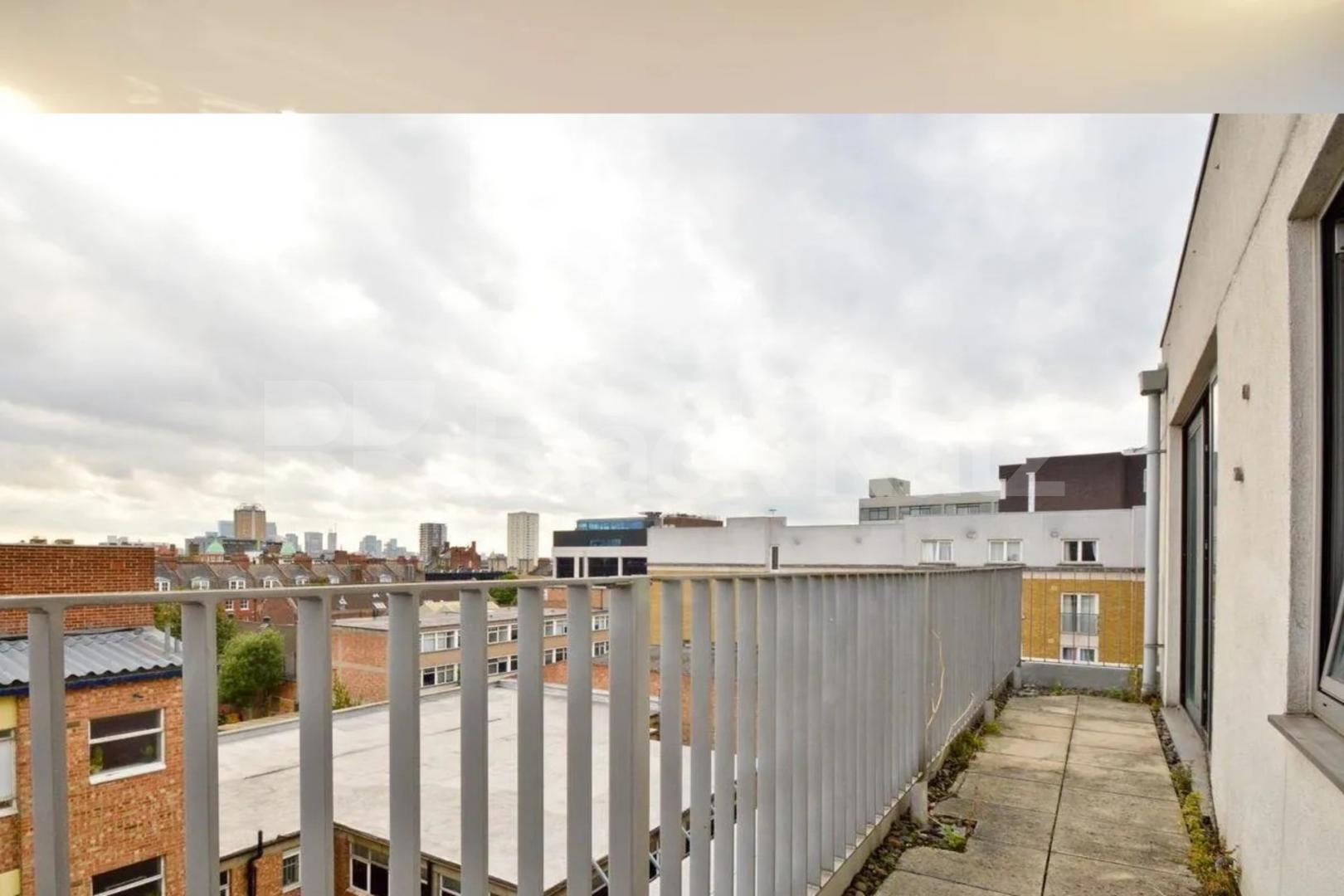 A contemporary 2 apartment in a modern development with entry video system Plumbers Row, Aldgate / Whitechapel 