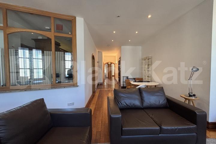 Superbly located, two bathrooms, generous period conversion  Union Street, London Bridge