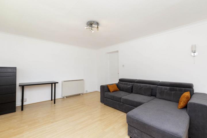 			2 Bedroom,  bath, 1 reception 			 Rutland Park, Willesden Green