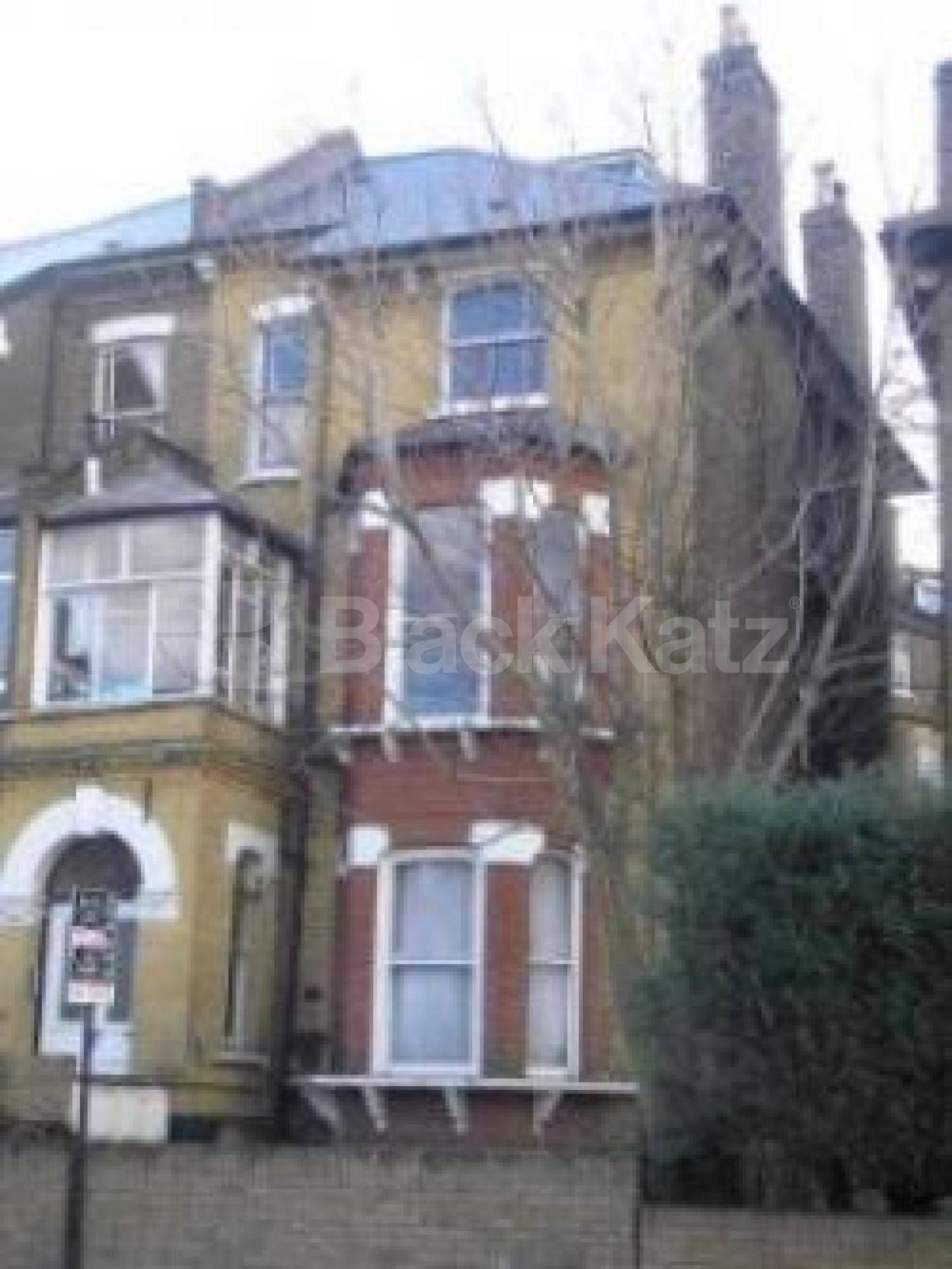 			3 Bedroom, 1 bath, 1 reception Flat			 Brecknock Road, TUFNELL PARK N19