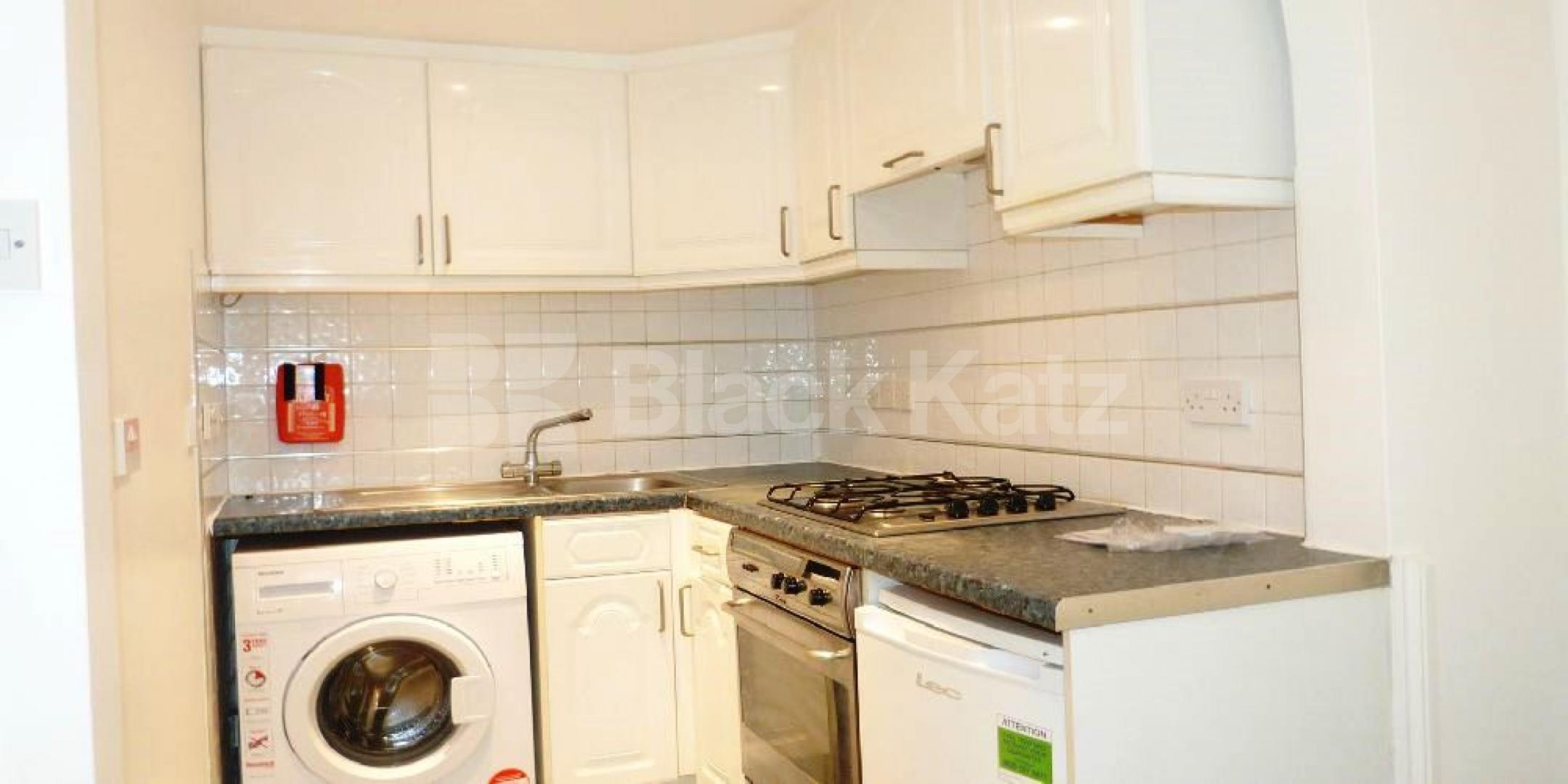 			Studio Apartment, 1 bath, 1 reception Ground Floor Flat			 Glenmore Road, BELSIZE PARK NW3