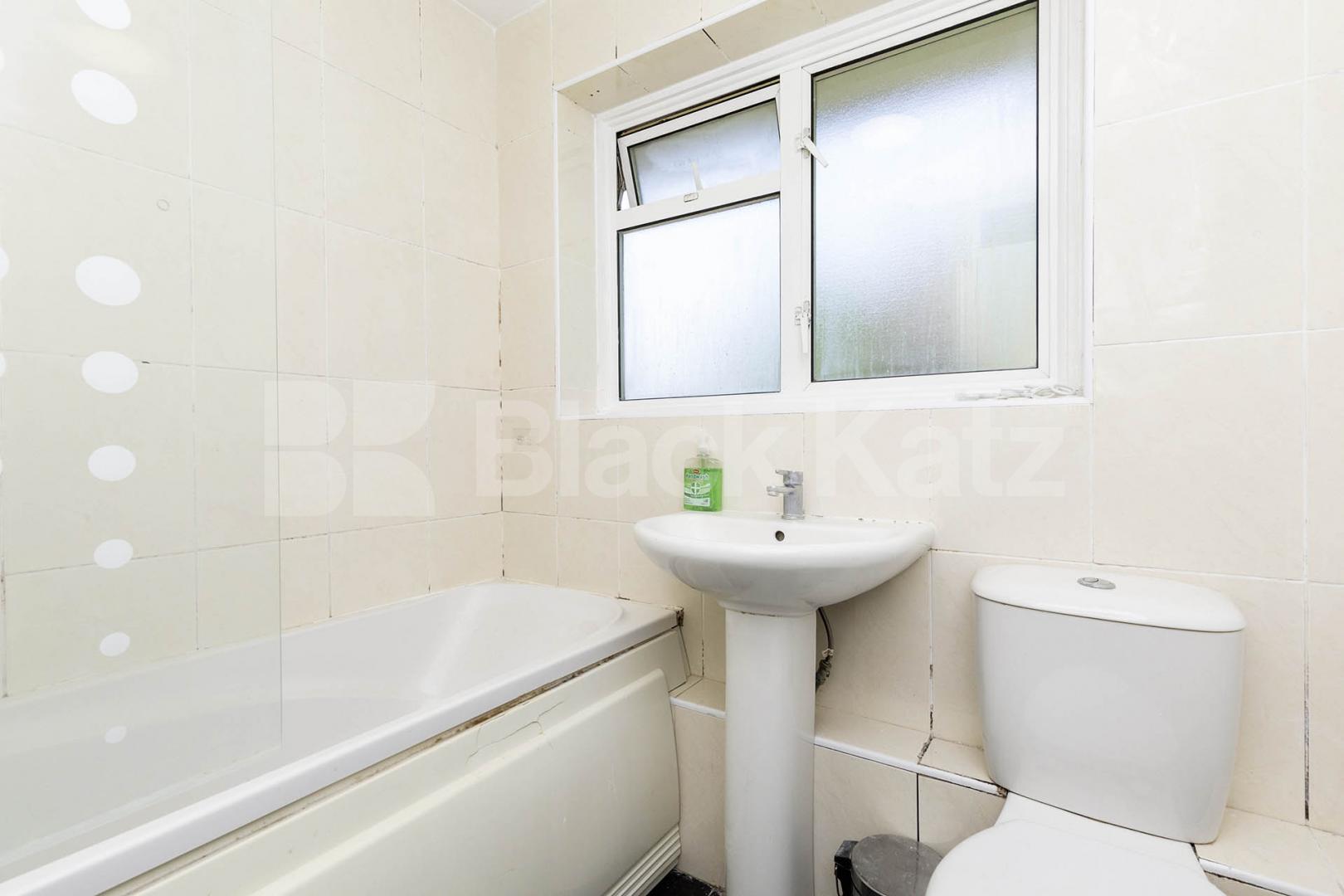 We are happy to present this spacious two double bedroom apartment set on the first floor of a well maintained purpose built block in Hendon (NORTHERN LINE).The property is neutrally decorated throughout and benefits from large reception room, two go Foster Street, Hendon, NW4 (Inclusive of Water),  Foster Court