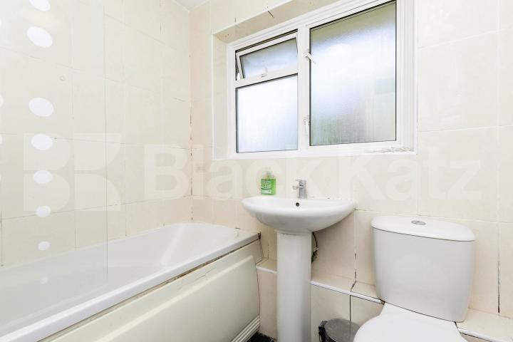 We are happy to present this spacious two double bedroom apartment set on the first floor of a well maintained purpose built block in Hendon (NORTHERN LINE).The property is neutrally decorated throughout and benefits from large reception room, two go Foster Street, Hendon, NW4 (Inclusive of Water),  Foster Court