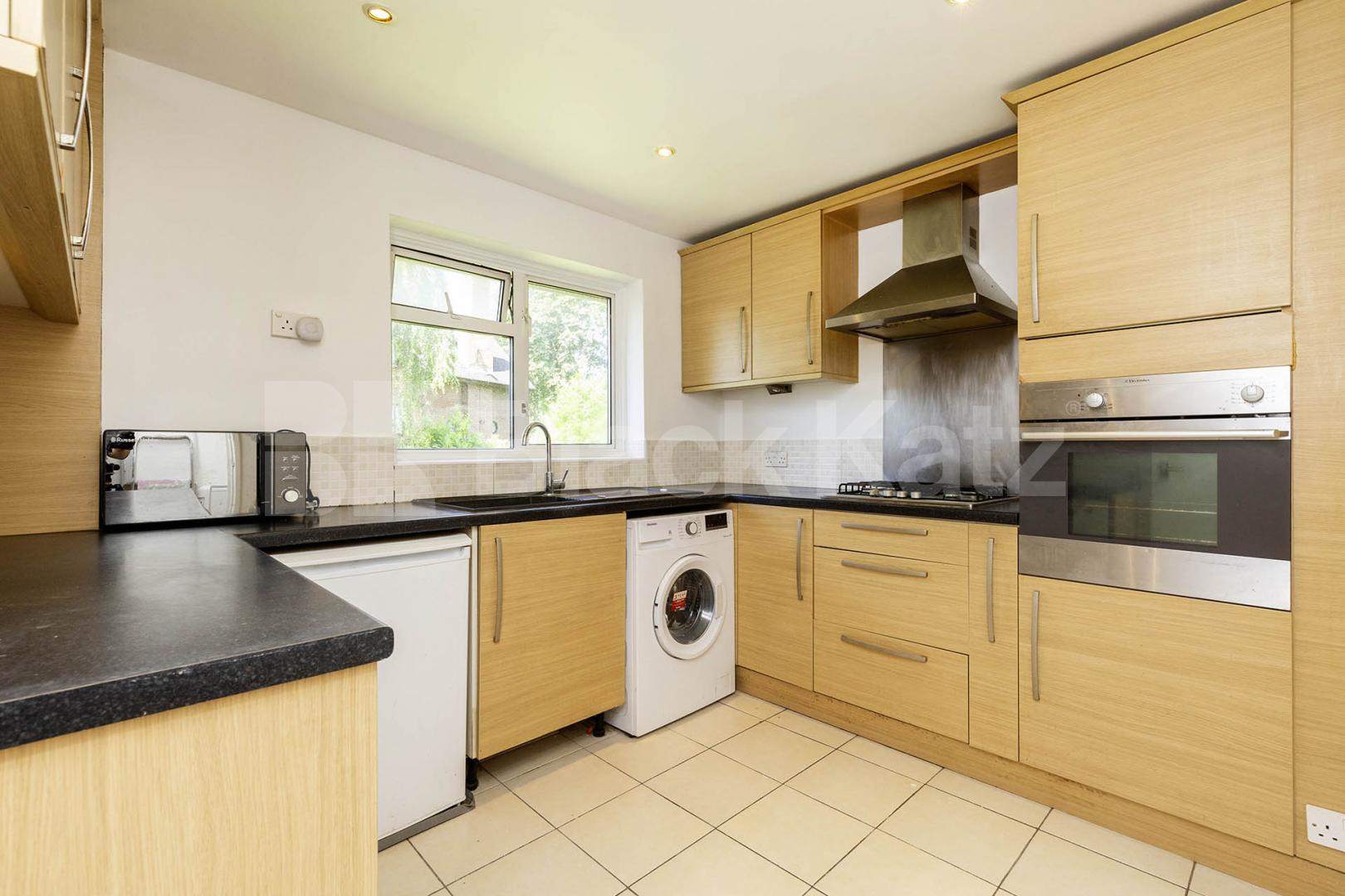 We are happy to present this spacious two double bedroom apartment set on the first floor of a well maintained purpose built block in Hendon (NORTHERN LINE).The property is neutrally decorated throughout and benefits from large reception room, two go Foster Street, Hendon, NW4 (Inclusive of Water),  Foster Court