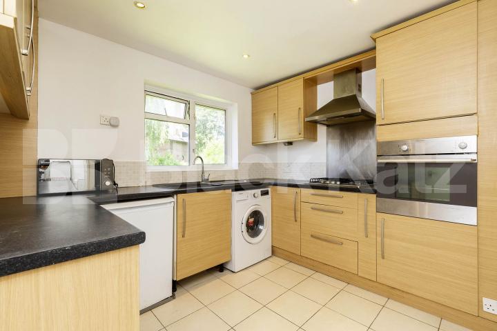 We are happy to present this spacious two double bedroom apartment set on the first floor of a well maintained purpose built block in Hendon (NORTHERN LINE).The property is neutrally decorated throughout and benefits from large reception room, two go Foster Street, Hendon, NW4 (Inclusive of Water),  Foster Court