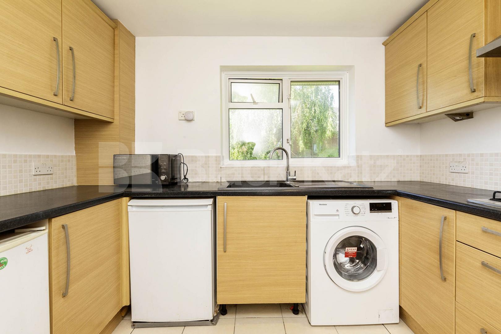 We are happy to present this spacious two double bedroom apartment set on the first floor of a well maintained purpose built block in Hendon (NORTHERN LINE).The property is neutrally decorated throughout and benefits from large reception room, two go Foster Street, Hendon, NW4 (Inclusive of Water),  Foster Court