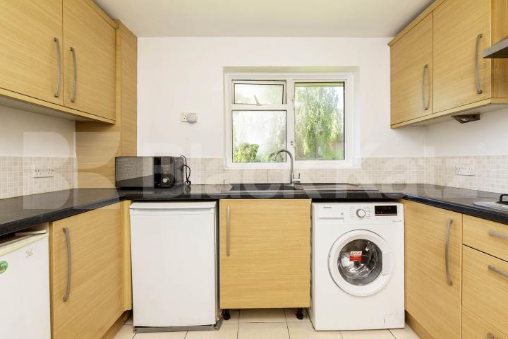 We are happy to present this spacious two double bedroom apartment set on the first floor of a well maintained purpose built block in Hendon (NORTHERN LINE).The property is neutrally decorated throughout and benefits from large reception room, two go Foster Street, Hendon, NW4 (Inclusive of Water),  Foster Court