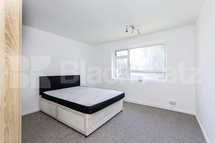 We are happy to present this spacious two double bedroom apartment set on the first floor of a well maintained purpose built block in Hendon (NORTHERN LINE).The property is neutrally decorated throughout and benefits from large reception room, two go Foster Street, Hendon, NW4 (Inclusive of Water),  Foster Court