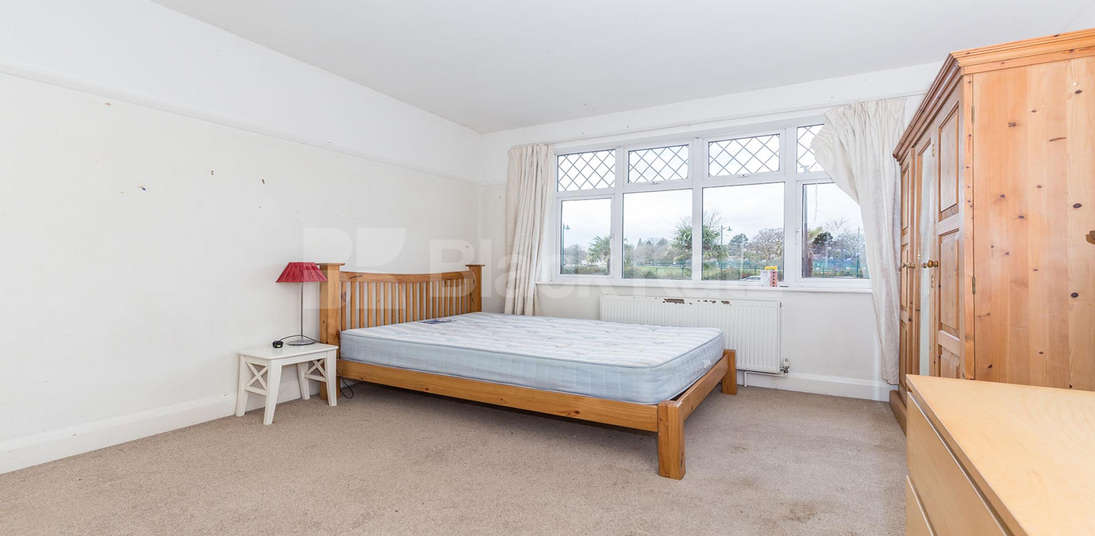 			APS School Catchment!, 5 Bedroom, 1 bath, 1 reception House			 Durnsford Road, Muswell Hill
