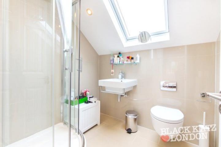 			LET, 4 Bedroom, 1 bath, 1 reception Semi-Detached House			 Howcroft Crescent, WEST FINCHLEY