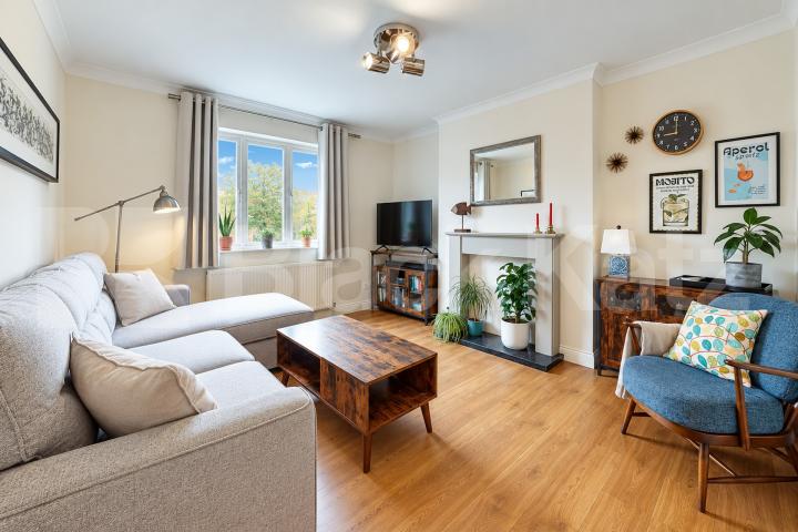 Flooded with natural light & boasting size, quality & location  Grafton Square, Clapham 
