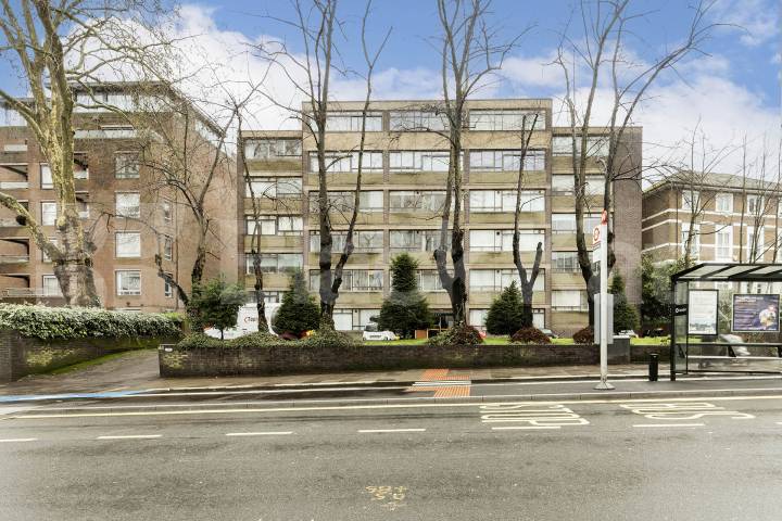 Fantastic one bed mins to tube shops and Hampstead Heath! Romney Court, Haverstock Hill, Hampstead / Belsize Park 