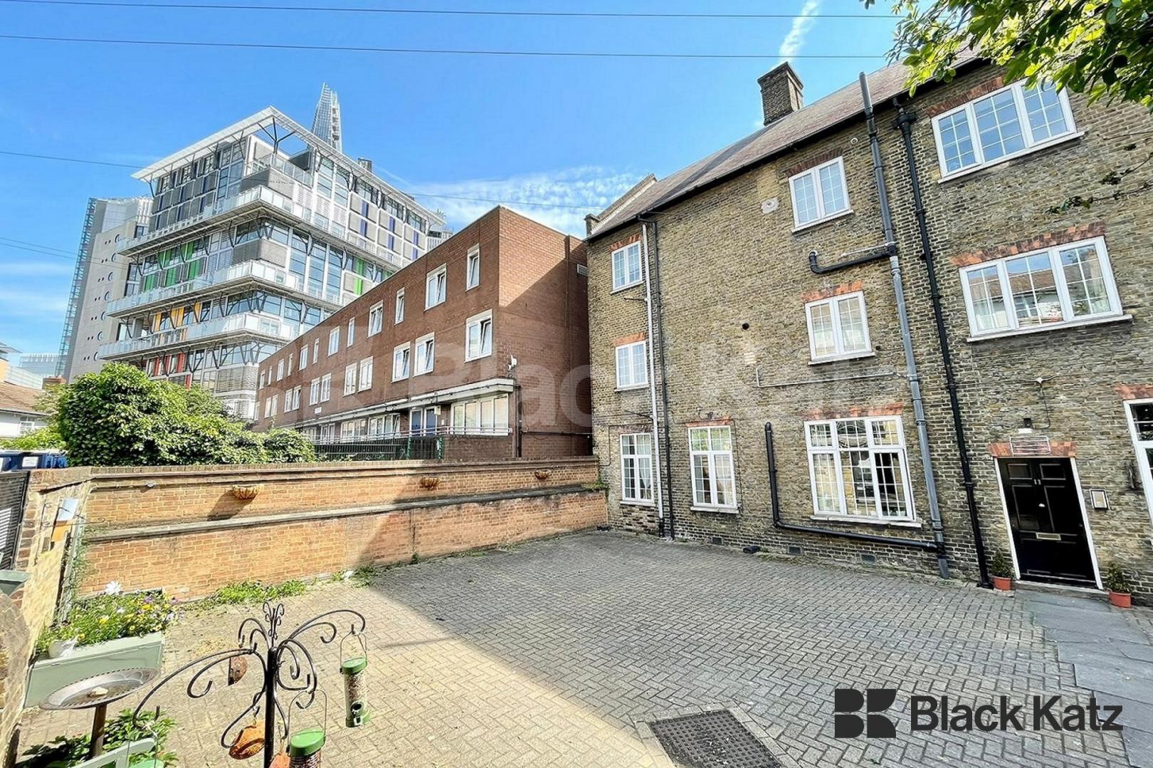 Superbly located Vicarage conversion recently redecorated throughout Porlock Street, London Bridge