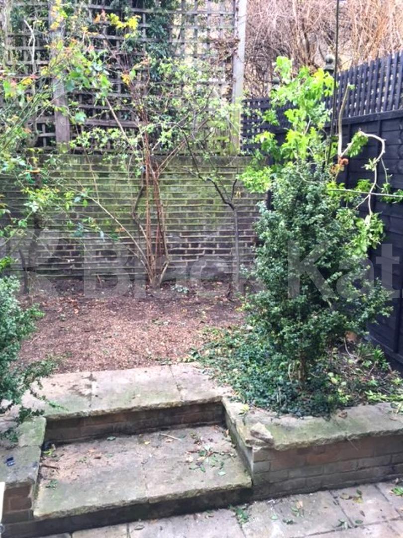 			NEW INSTRUCTION, 3 Bedroom, 1 bath, 1 reception Apartment			 Brook Drive, Lambeth North