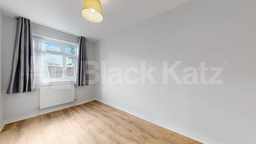 A beautifully renovated four-bedroom flat on Geary Road, Willesden Green, offering generous living space and modern finishes throughout.This bright and spacious home has been recently refurbished to a high standard, featuring four well-proportioned b Geary Road, London, NW10,  London