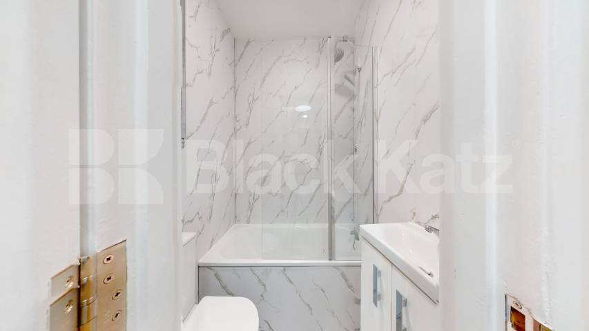 A beautifully renovated four-bedroom flat on Geary Road, Willesden Green, offering generous living space and modern finishes throughout.This bright and spacious home has been recently refurbished to a high standard, featuring four well-proportioned b Geary Road, London, NW10,  London