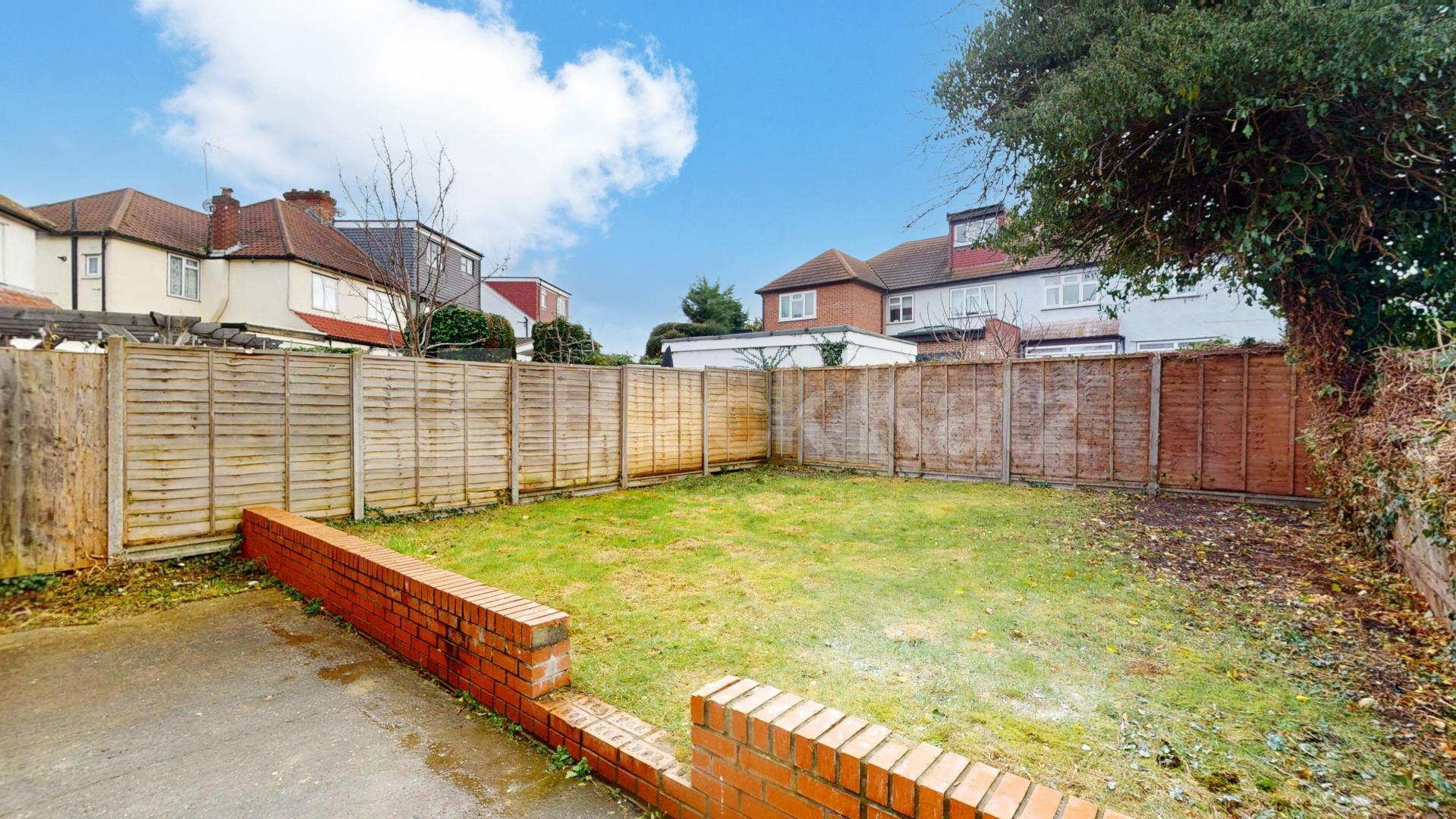 A beautifully renovated four-bedroom flat on Geary Road, Willesden Green, offering generous living space and modern finishes throughout.This bright and spacious home has been recently refurbished to a high standard, featuring four well-proportioned b Geary Road, London, NW10,  London