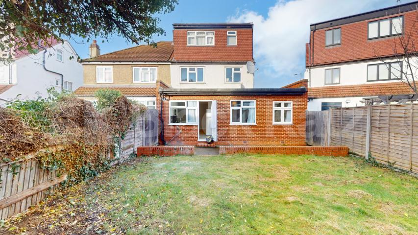 A beautifully renovated four-bedroom flat on Geary Road, Willesden Green, offering generous living space and modern finishes throughout.This bright and spacious home has been recently refurbished to a high standard, featuring four well-proportioned b Geary Road, London, NW10,  London