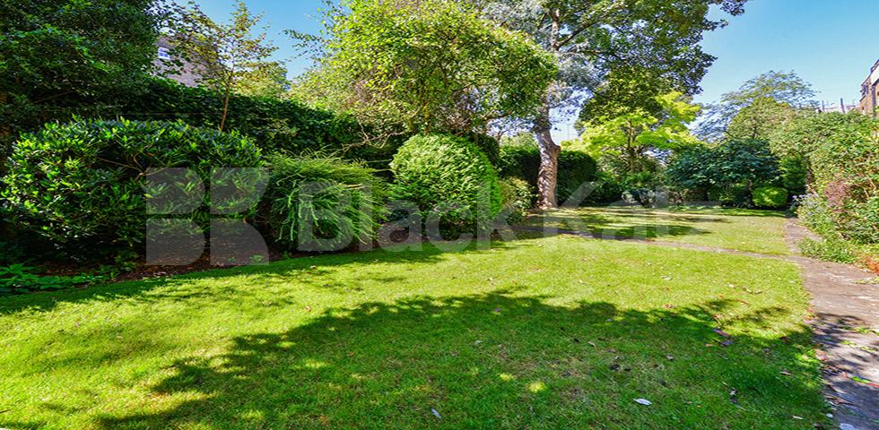 Two double bedrooms, modern kitchen and within a stones throw to Regents Park Gloucester Avenue, Camden