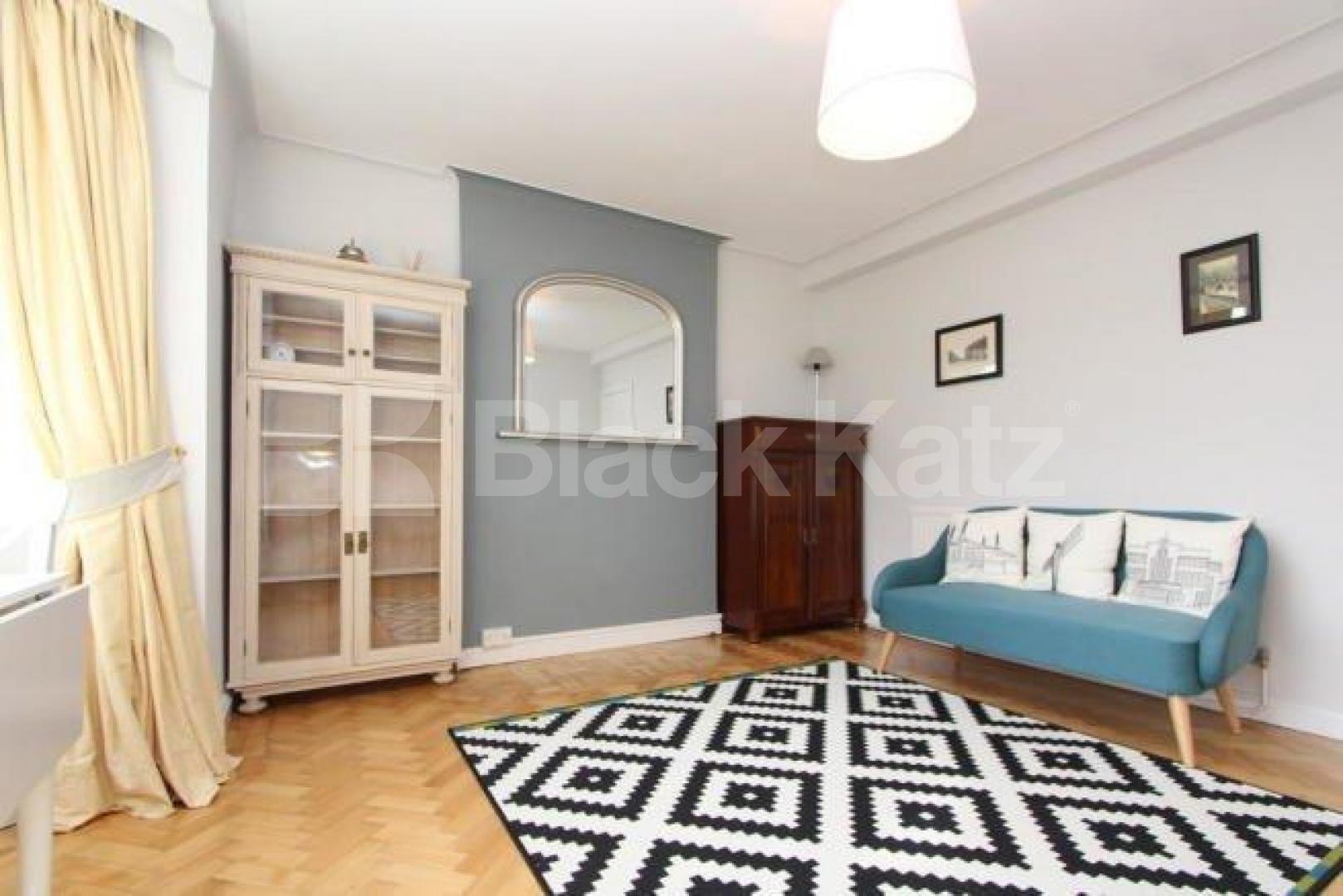 			Rent includes heating and hot water!, 2 Bedroom, 1 bath, 1 reception Flat			 Barrington Court, Colney Hatch Lane, Muswell Hill