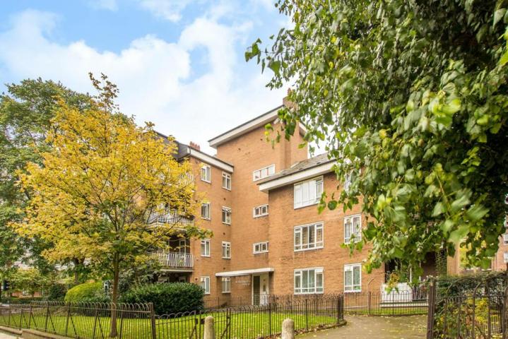 Newly decorated three bed flat in the heart of St Johns Wood St Johns Wood Road, St Johns Wood