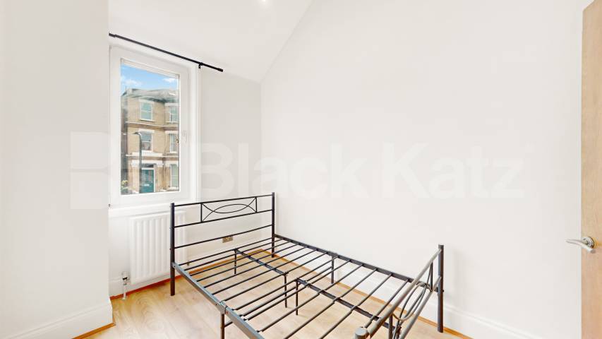 			4 Bedroom, 2 bath, 1 reception 			 Garlinge Road,  London  NW2