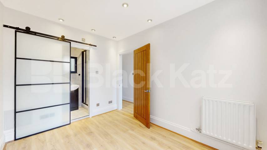 			4 Bedroom, 2 bath, 1 reception 			 Garlinge Road,  London  NW2