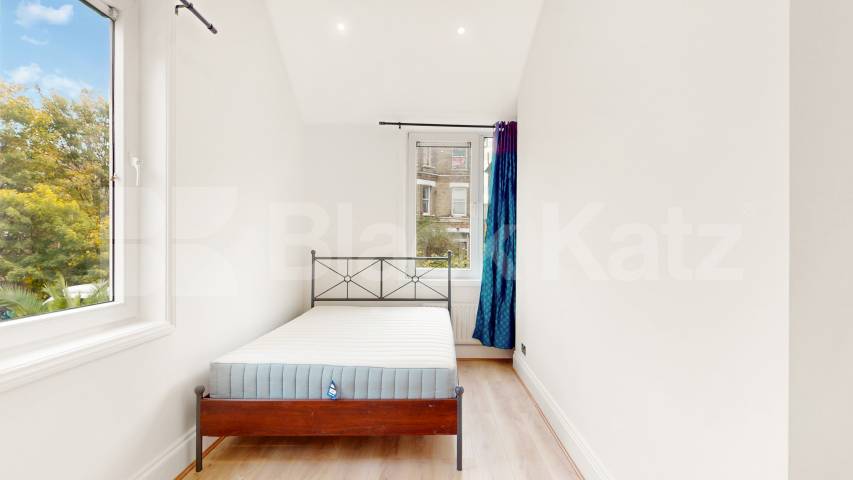 			4 Bedroom, 2 bath, 1 reception 			 Garlinge Road,  London  NW2