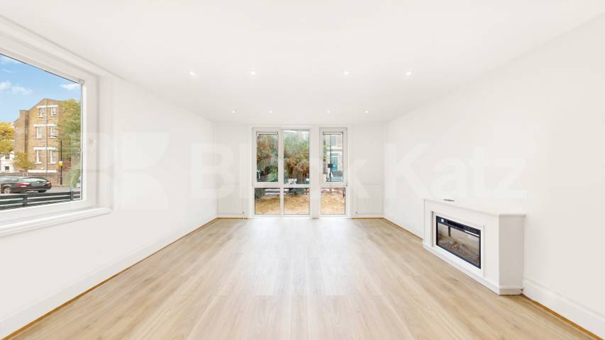 			4 Bedroom, 2 bath, 1 reception 			 Garlinge Road,  London  NW2