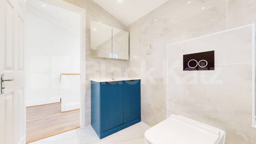 			4 Bedroom, 2 bath, 1 reception 			 Garlinge Road,  London  NW2