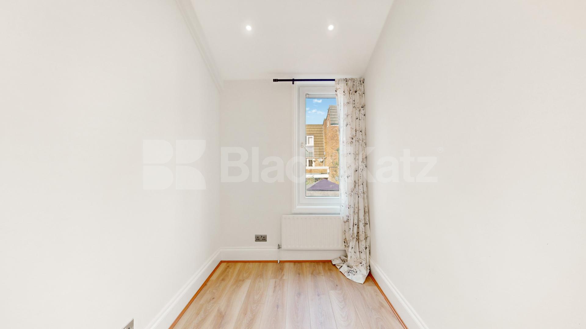 			4 Bedroom, 2 bath, 1 reception 			 Garlinge Road,  London  NW2