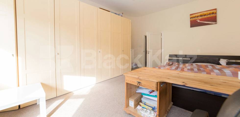 Spacious and well-presented four-bedroom flat available to rent on the sought-after Goldhawk Road Goldhawk Road, London, W12,  London