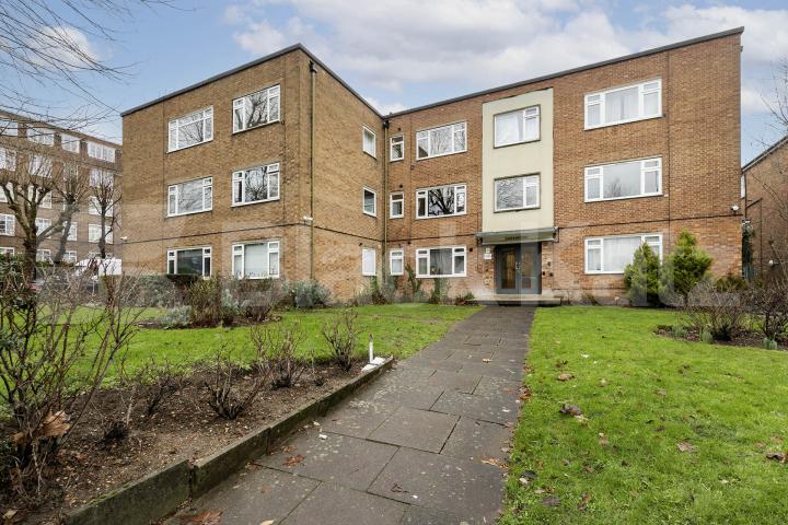 			1 Bedroom, 1 bath, 1 reception 			 Willesden Lane, London, NW6,  London