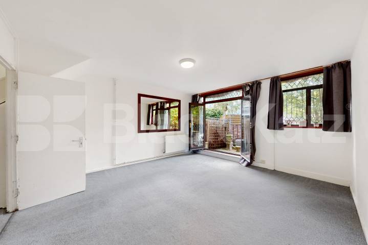 Fantastic split level three bed mins to UCL and Regents Park Clarence Gardens, Euston - Camden