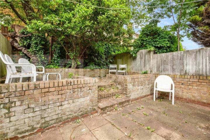 			4 Bedroom, 2 bath, 1 reception Flat			 Campsfield Road, Hornsey