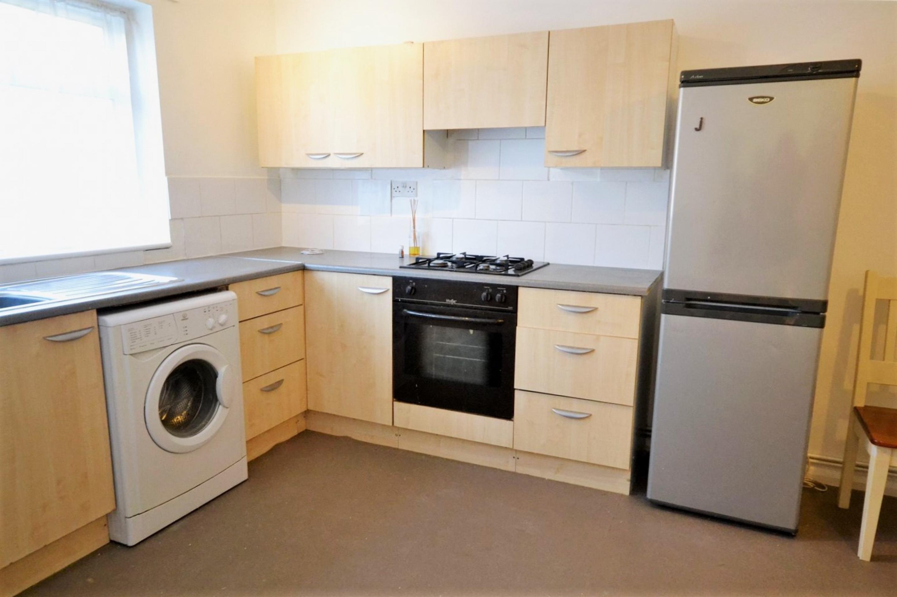 			UNDER OFFER , 4 Bedroom, 1 bath, 1 reception Flat			 Tarling Road, EAST FINCHLEY N2