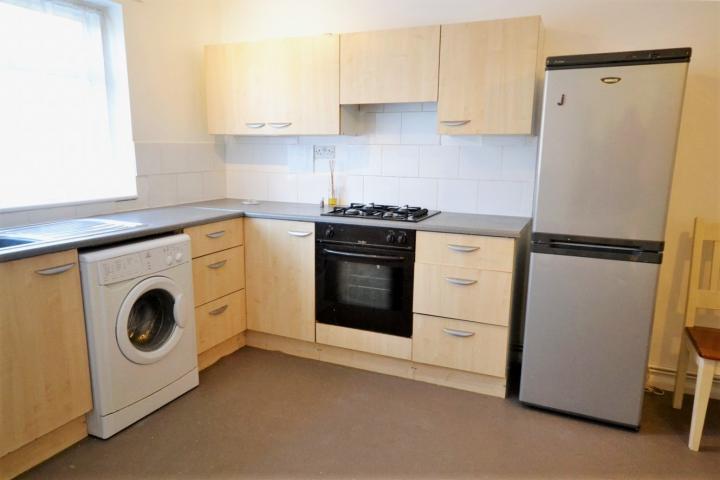 			UNDER OFFER , 4 Bedroom, 1 bath, 1 reception Flat			 Tarling Road, EAST FINCHLEY