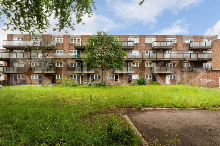 2 bedroom plus study located close to Angel with Private balcony  Lindsey mews, Islington